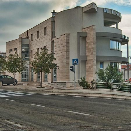 Apartments Mario Migros Макарска Екстериор снимка