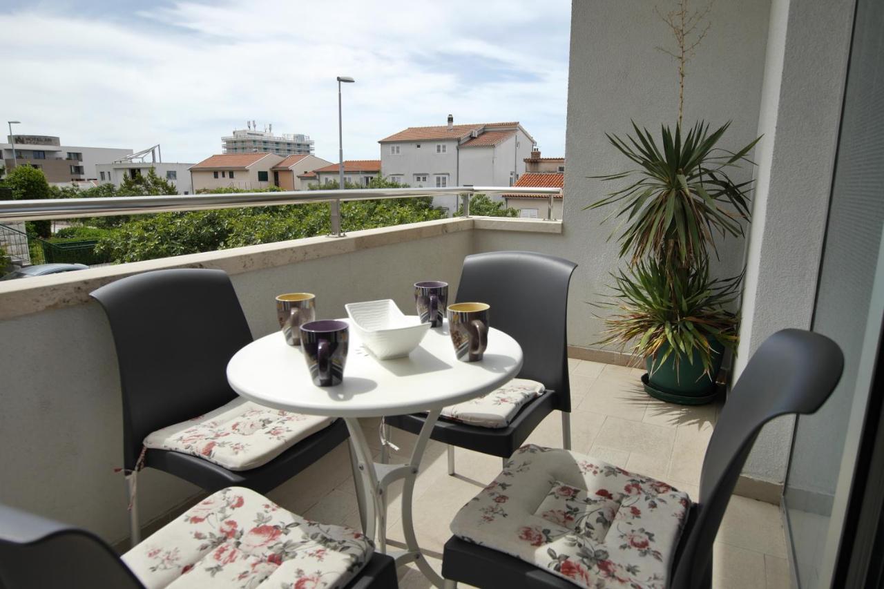 Apartments Mario Migros Макарска Екстериор снимка