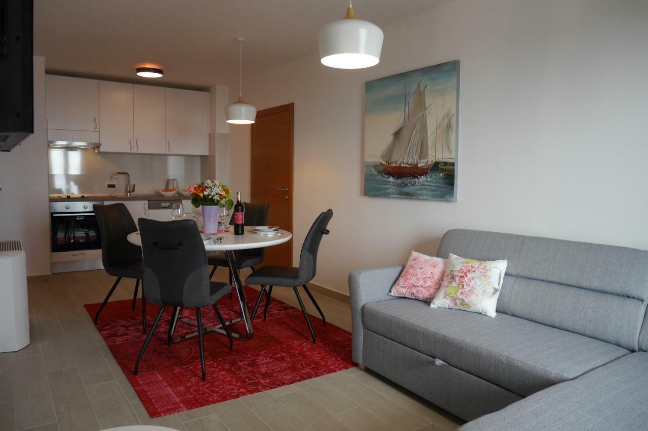 Apartments Mario Migros Макарска Екстериор снимка