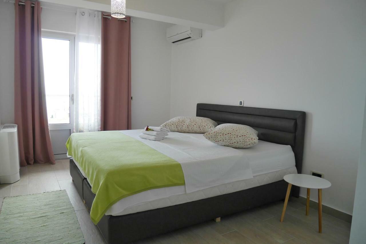 Apartments Mario Migros Макарска Стая снимка