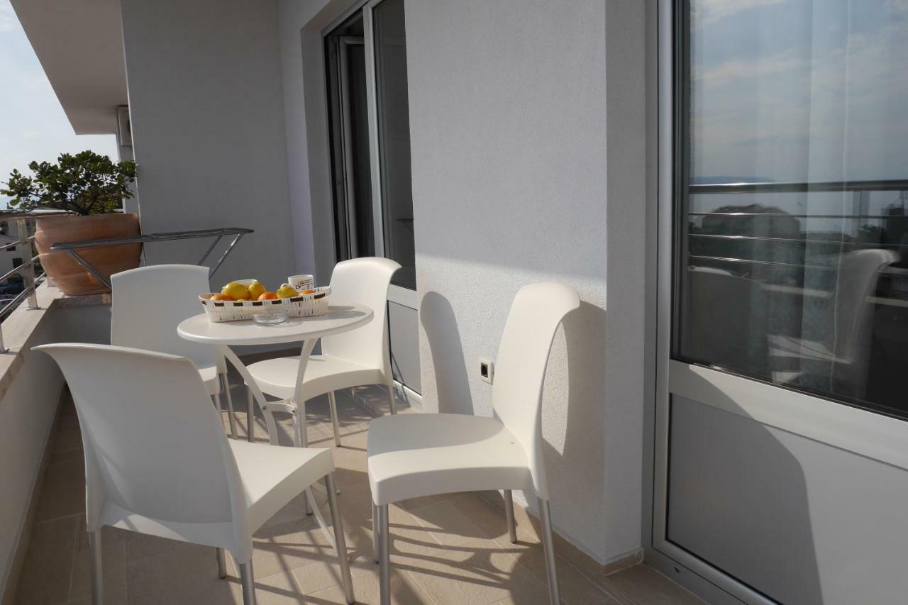 Apartments Mario Migros Макарска Стая снимка