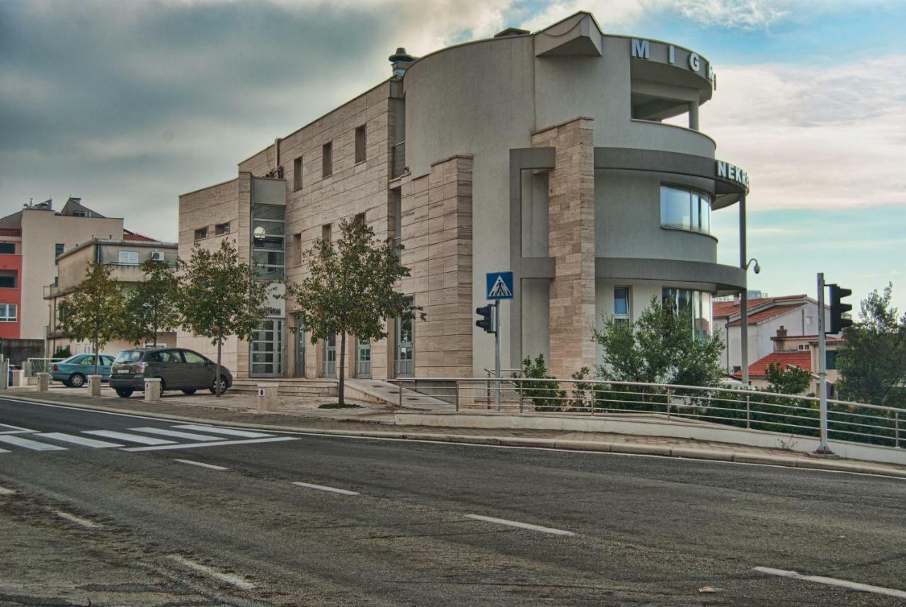 Apartments Mario Migros Макарска Екстериор снимка