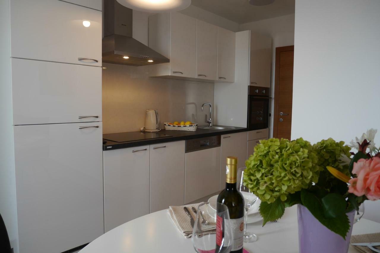 Apartments Mario Migros Макарска Екстериор снимка