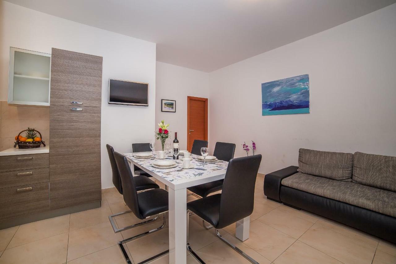 Apartments Mario Migros Макарска Екстериор снимка