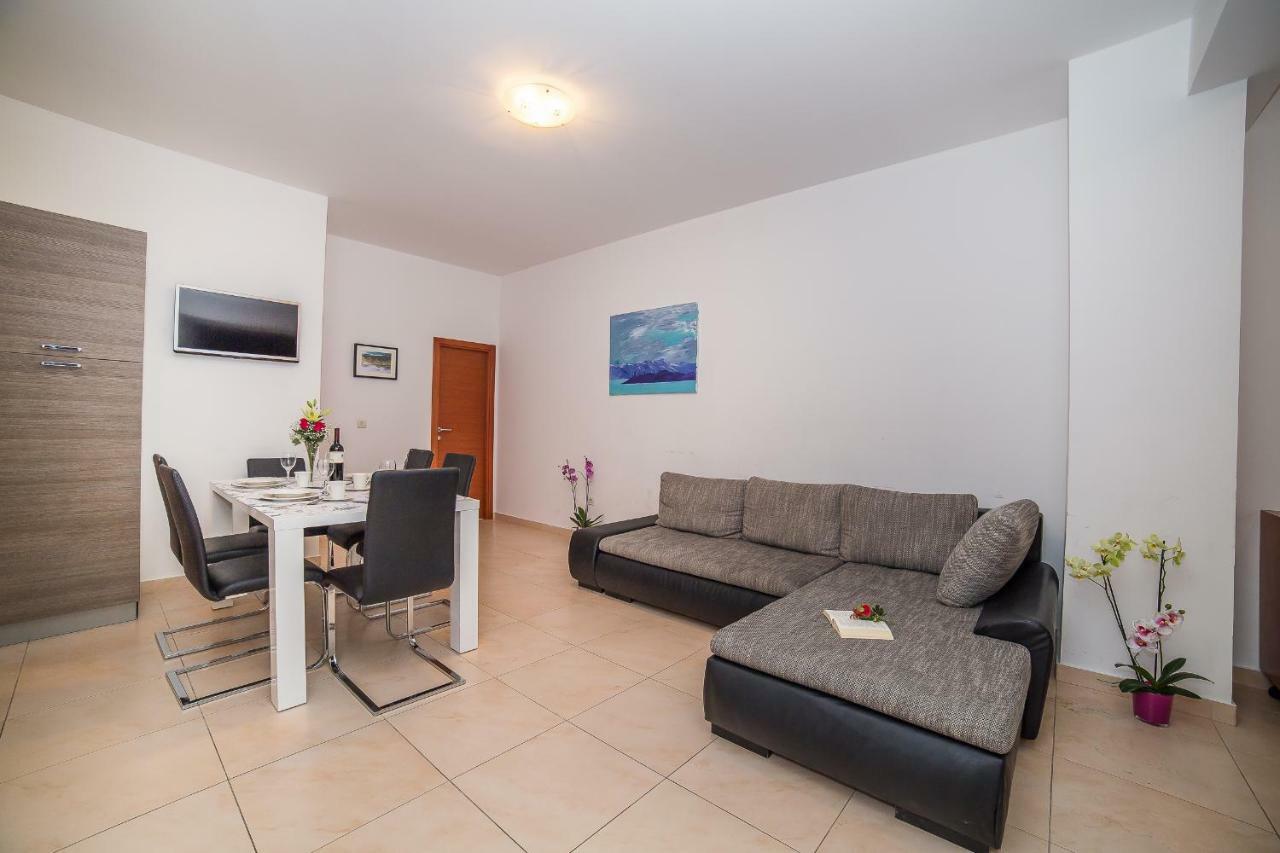 Apartments Mario Migros Макарска Екстериор снимка